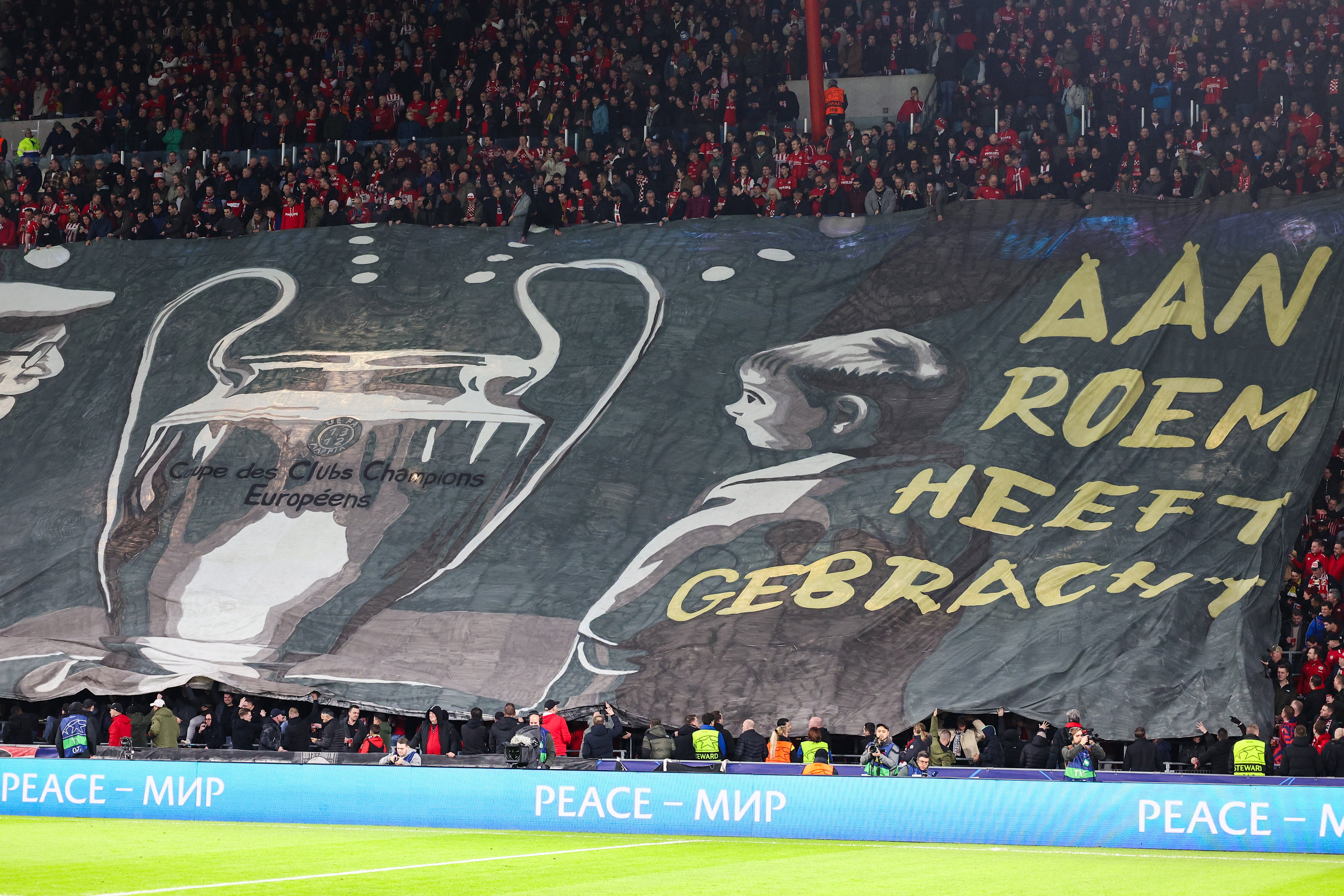Het tweede deel van het prachtige doek voor het duel tegen Dortmund