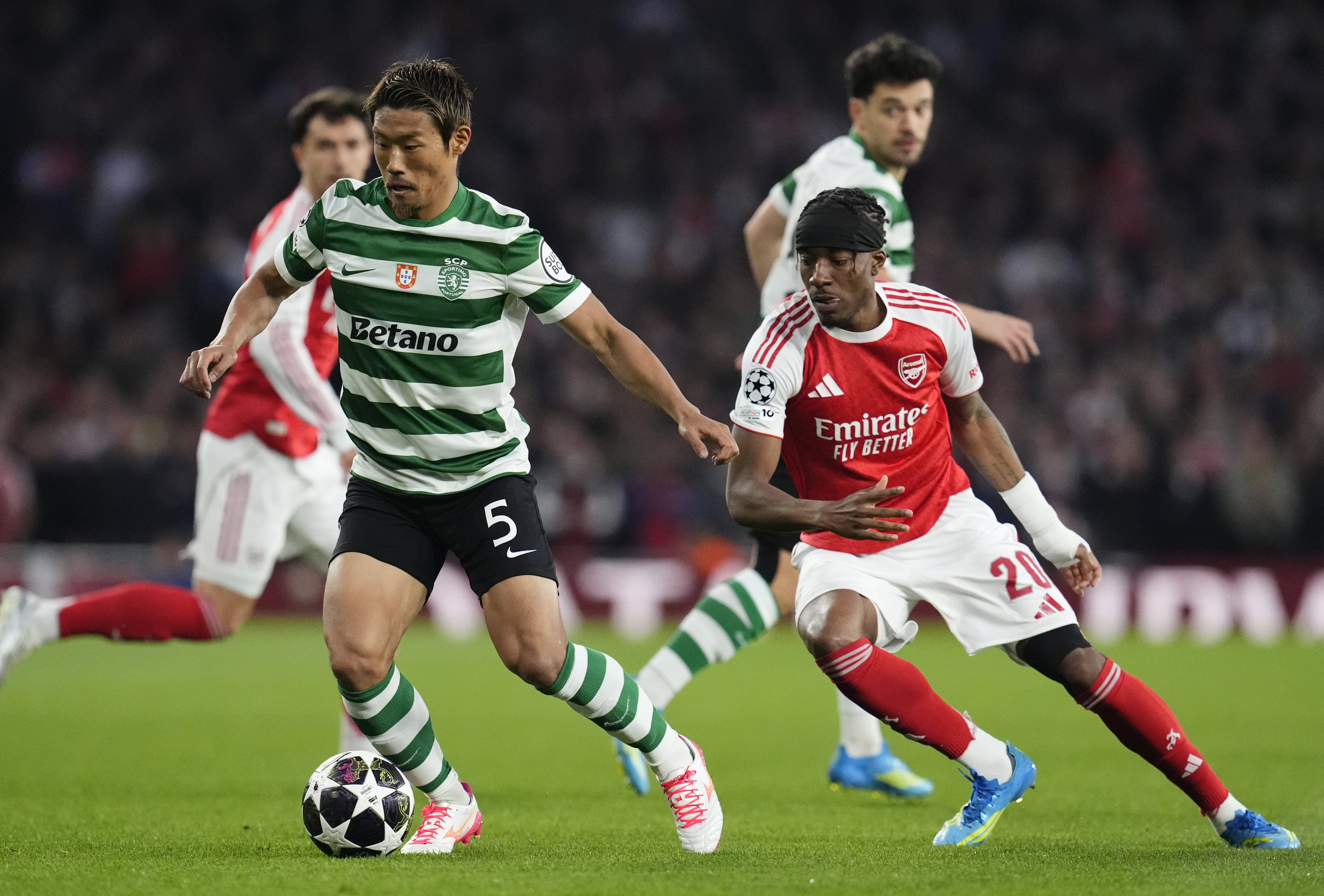 Hidemasa Morita en Noni Madueke