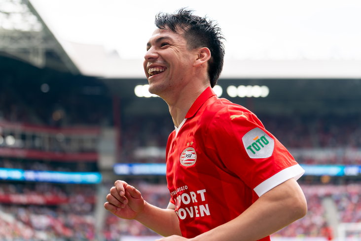 Hirving Lozano na de derde treffer van PSV tegen RKC