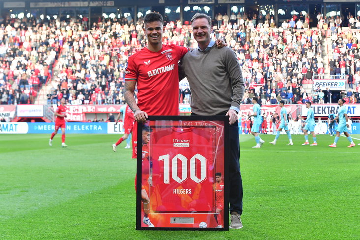 Mees Hilgers heeft 100 wedstrijden voor FC Twente achter zijn naam