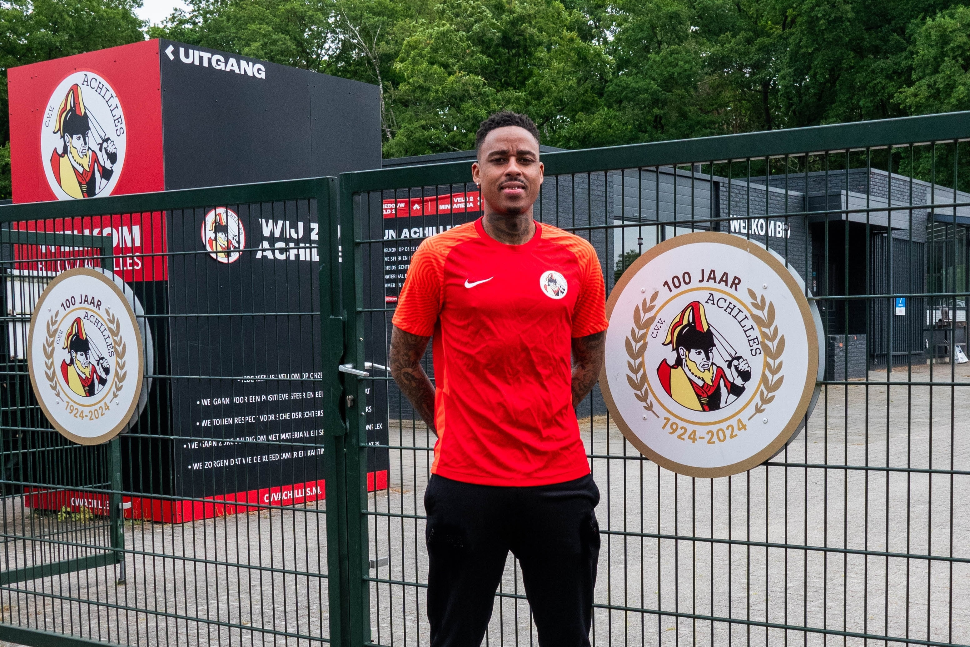 Nana Ntuli bij Achilles Enschede