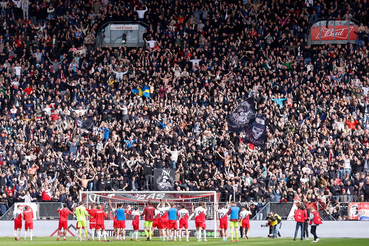 FC Utrecht-spelers vieren feest voor de Bunnikside