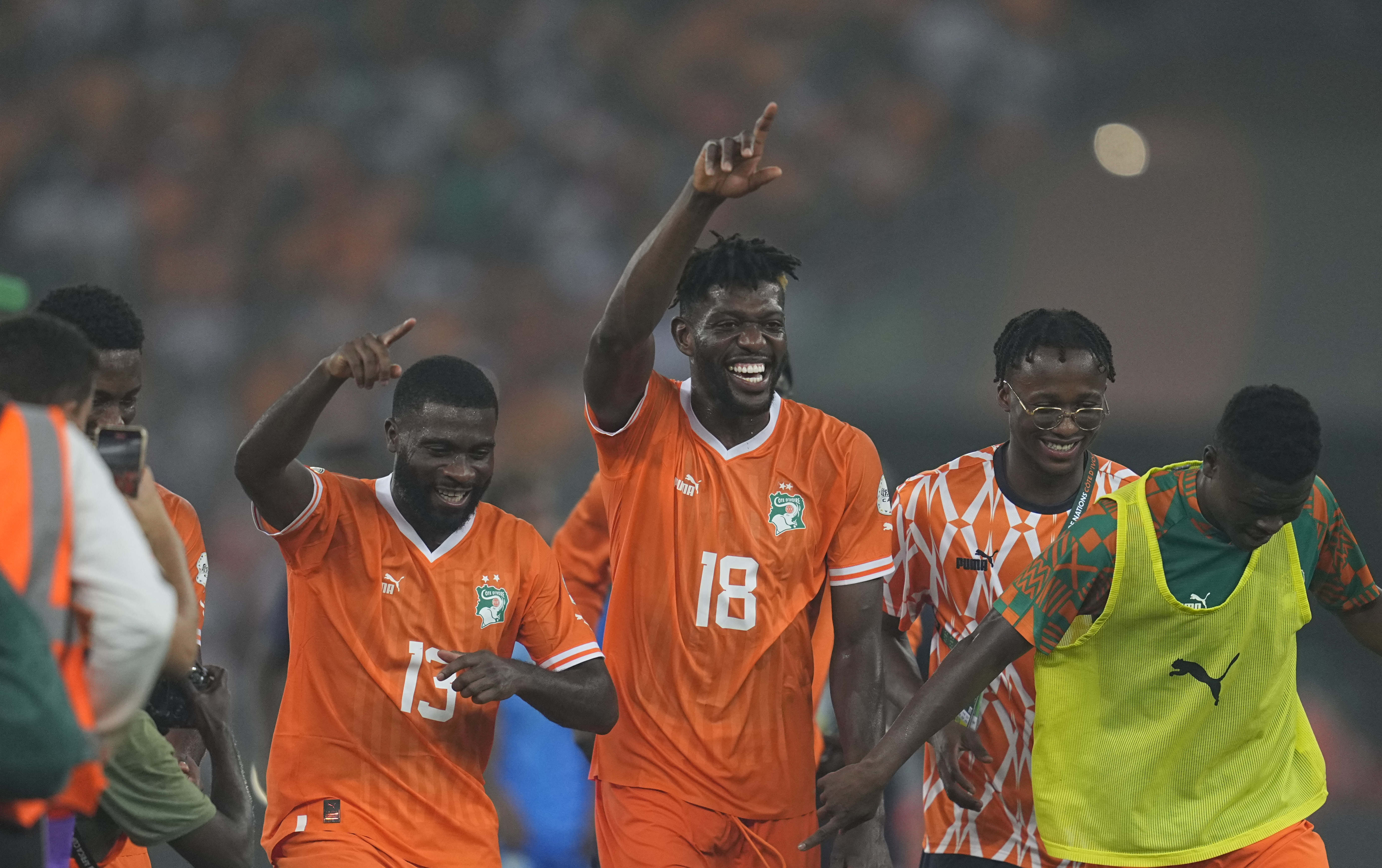 Ibrahim Sangaré viert de overwinning in de Afrika Cup