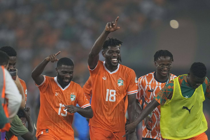 Ibrahim Sangaré viert de overwinning in de Afrika Cup