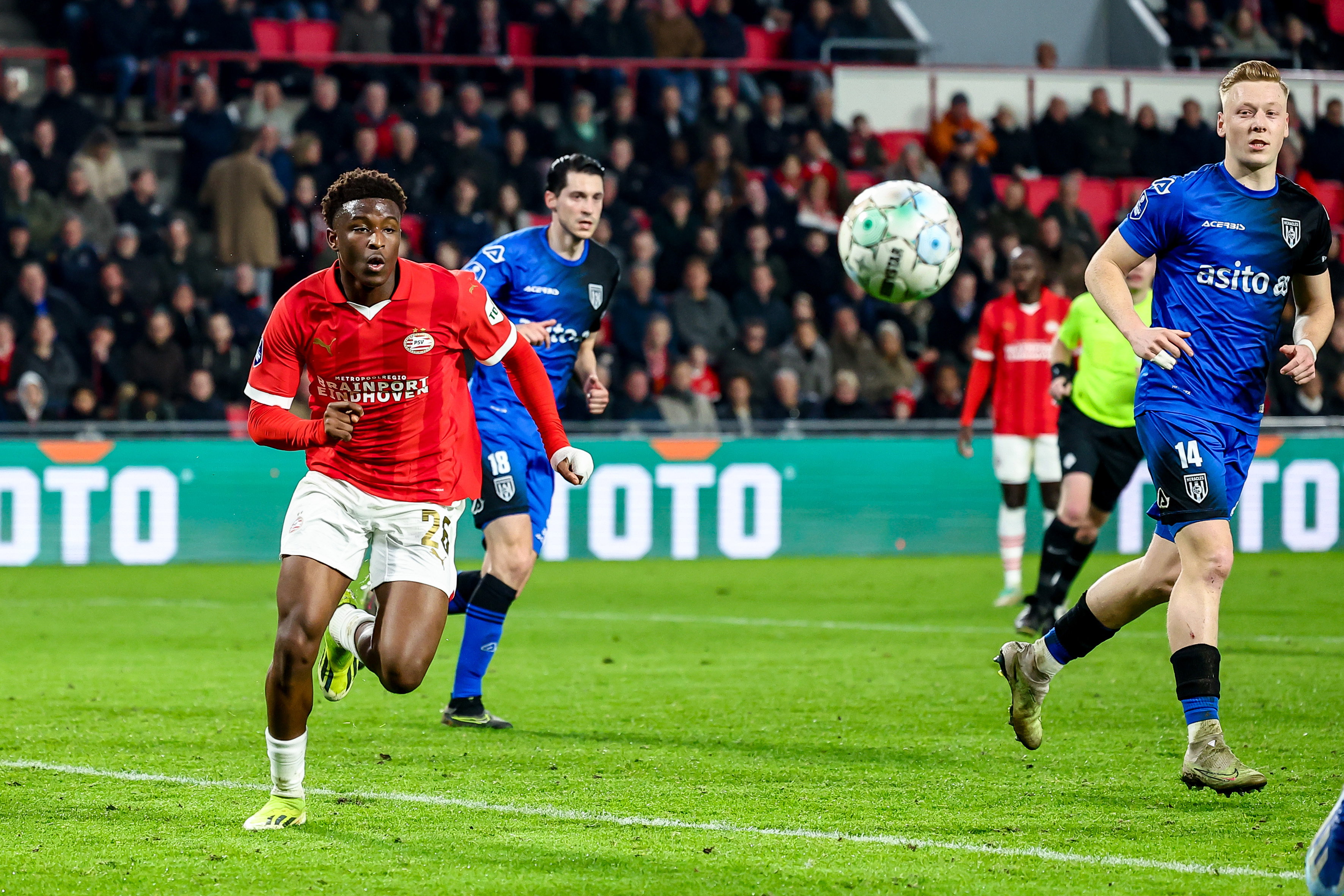 Isaac Babadi tegen Heracles Almelo