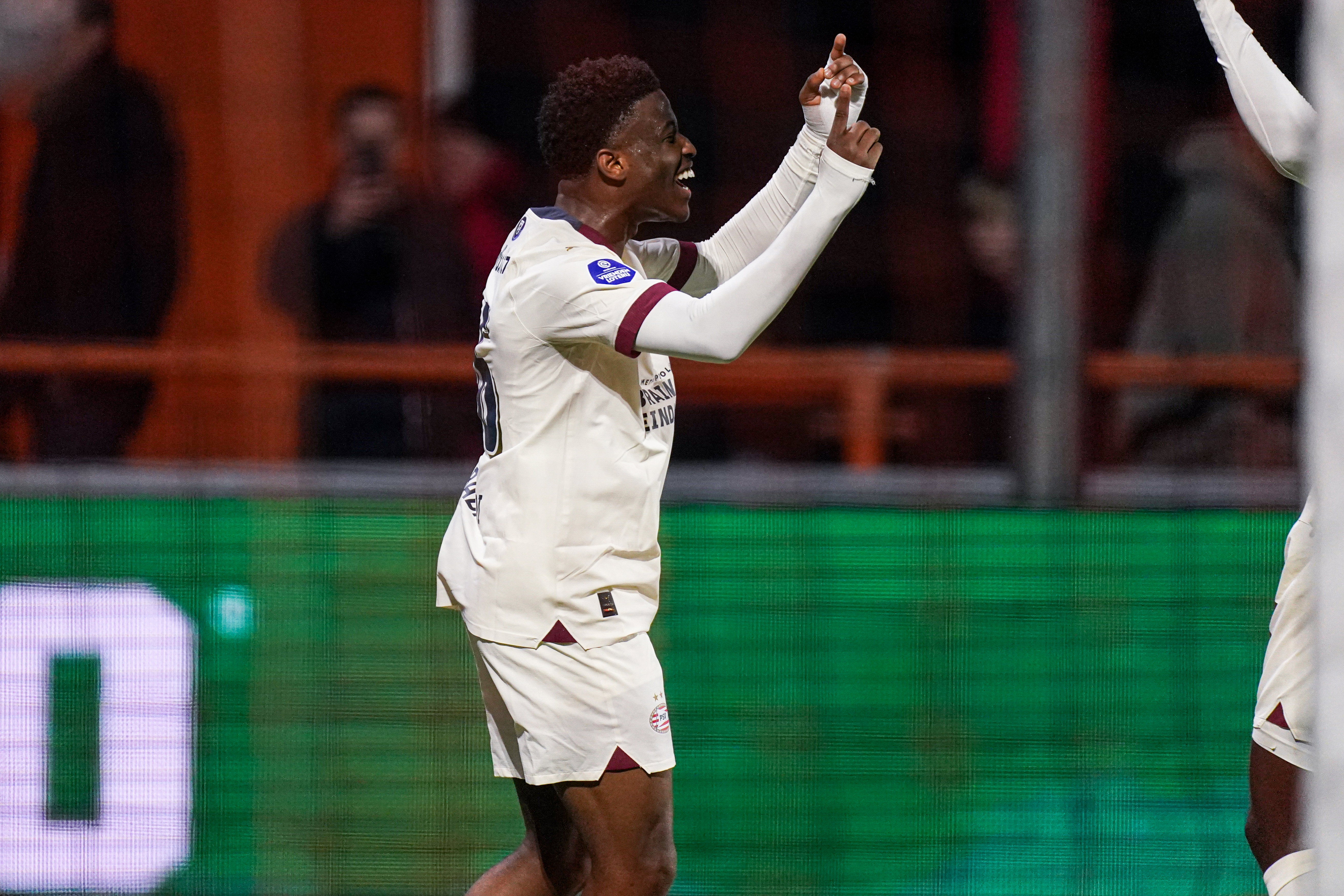 Isaac Babadi viert zijn goal tegen FC Volendam