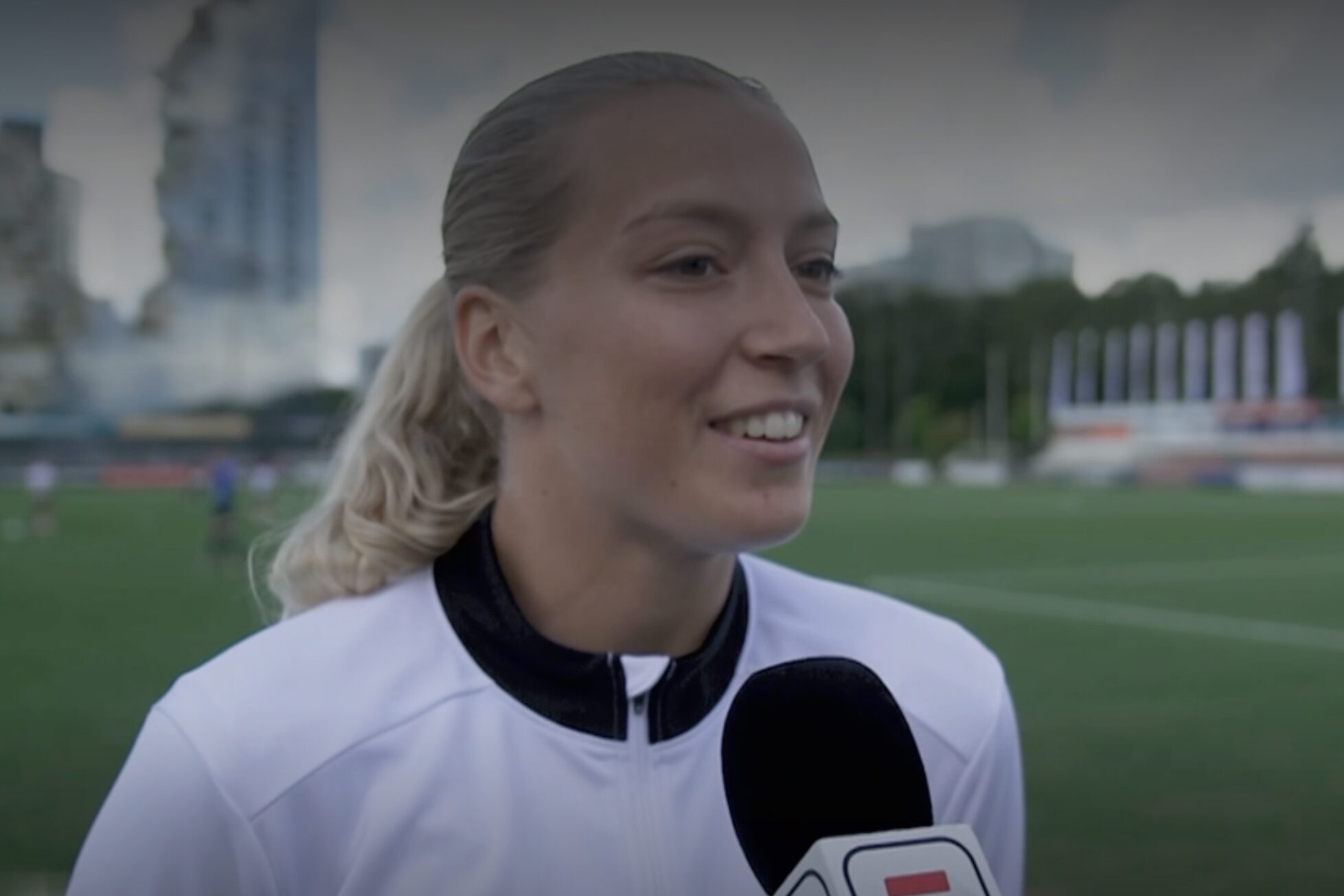 Jannette van Belen (HERA United) staat ESPN te woord