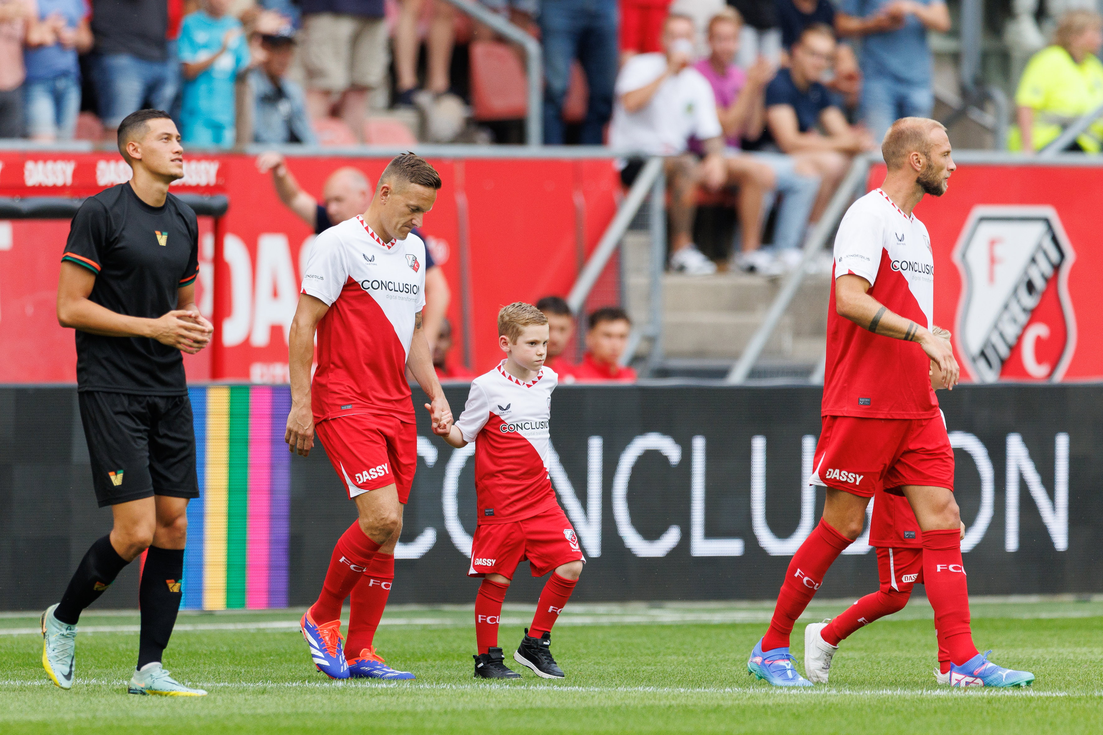 Jens Toornstra komt het veld op