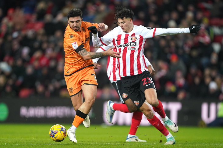 Jenson Seelt in duel tegen Hull City