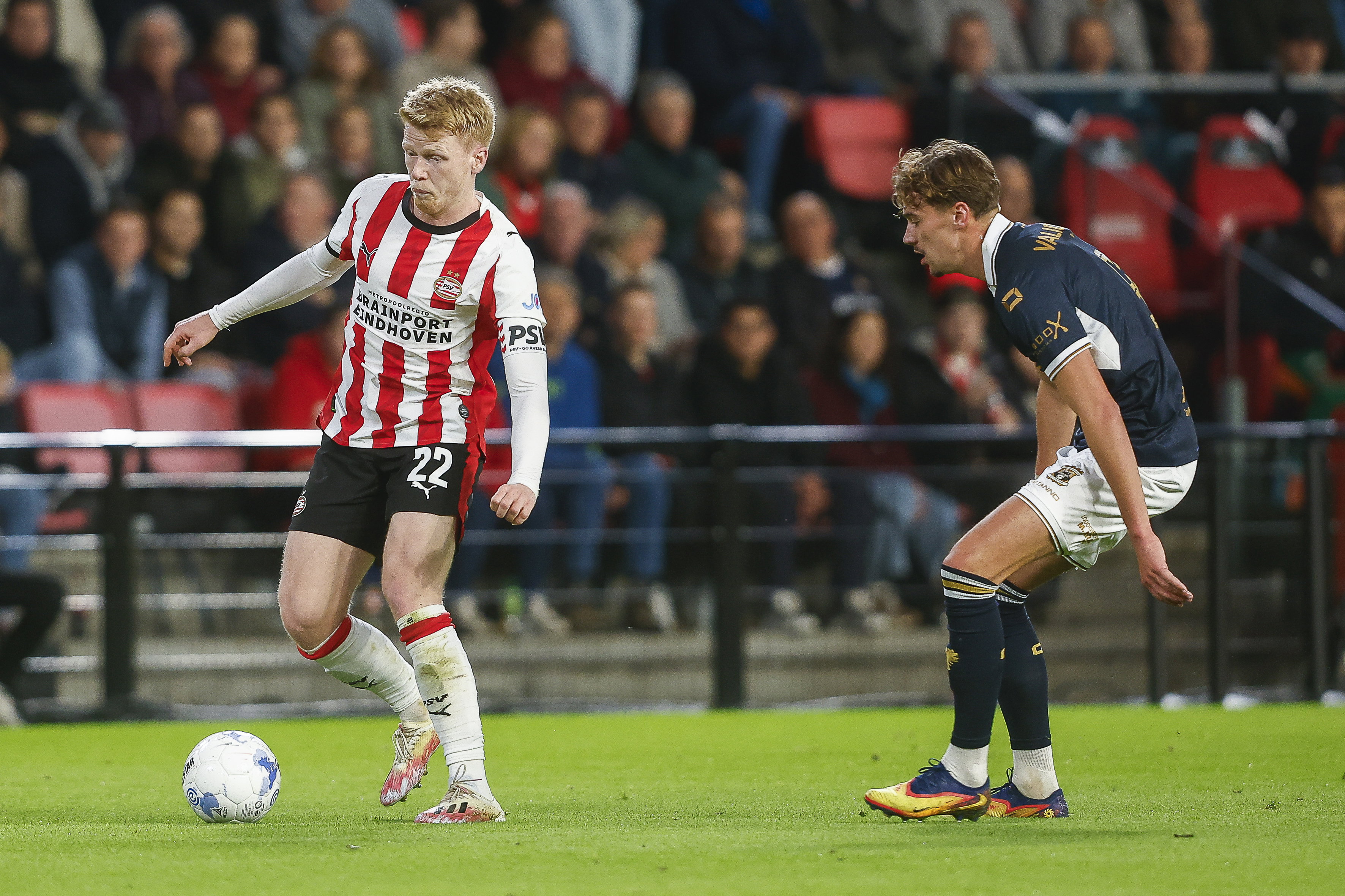 Jerdy Schouten in het duel met Go Ahead