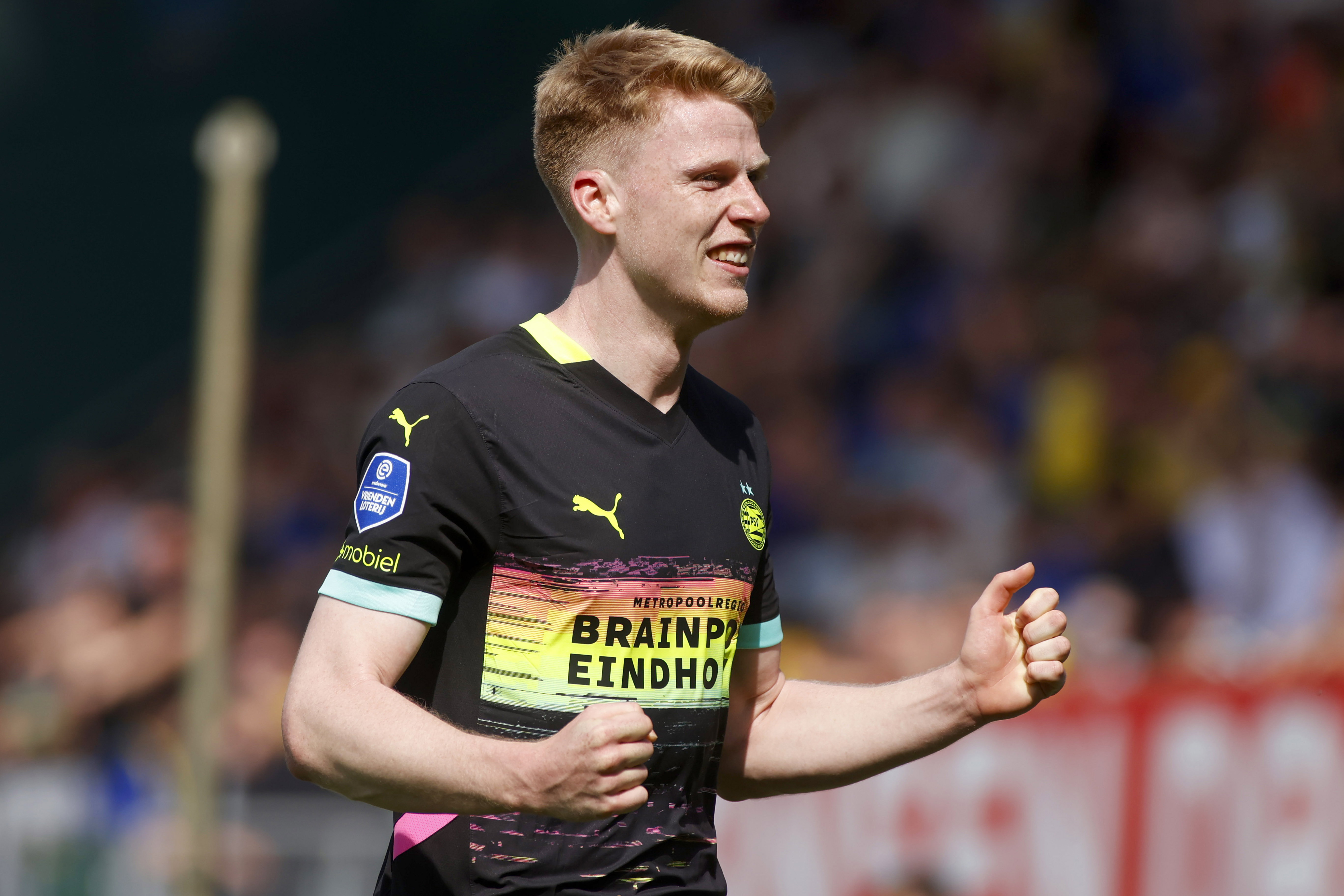 Jerdy Schouten viert zijn goal tegen Fortuna Sittard