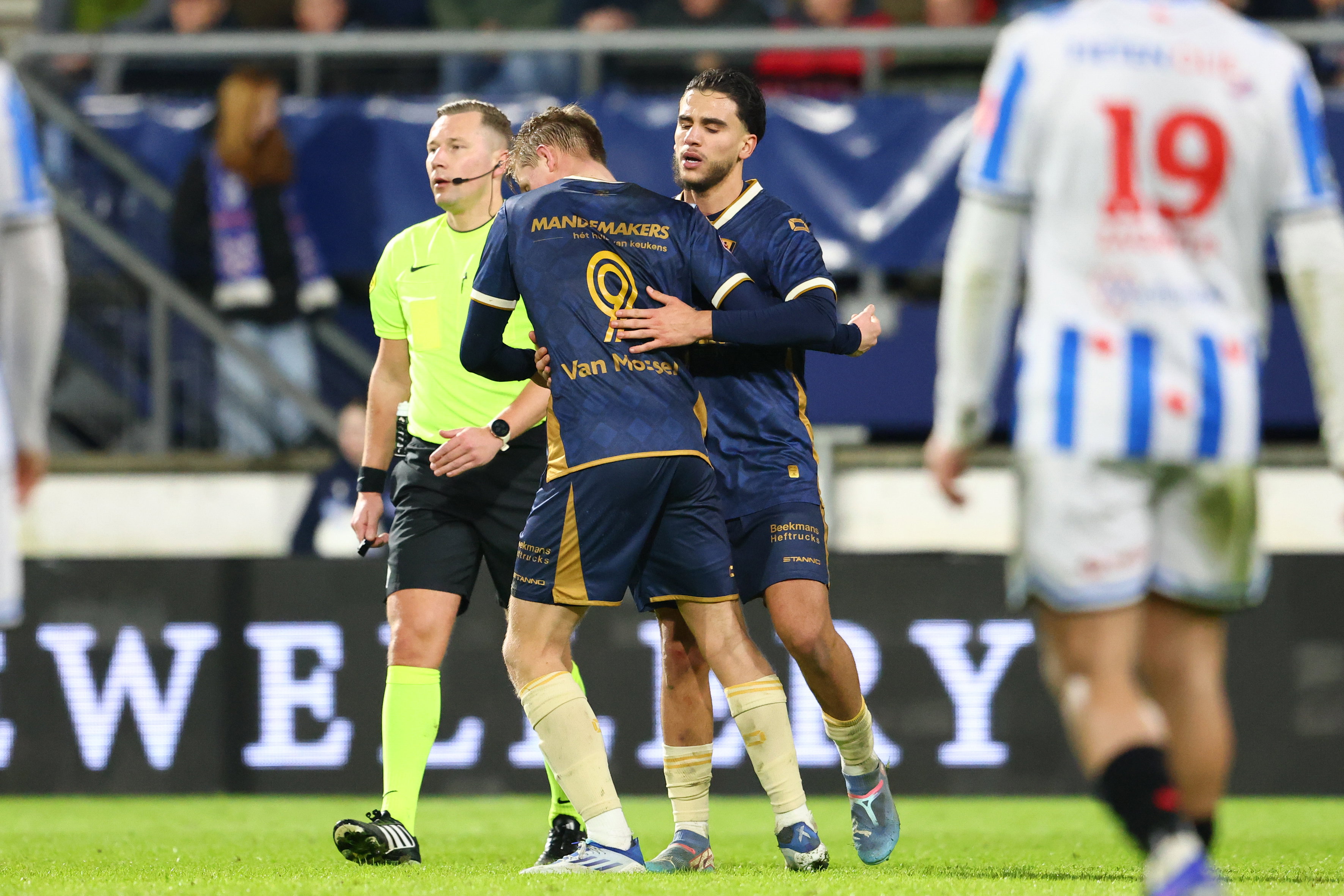 Jesper Uneken scoort tegen SC Heerenveen