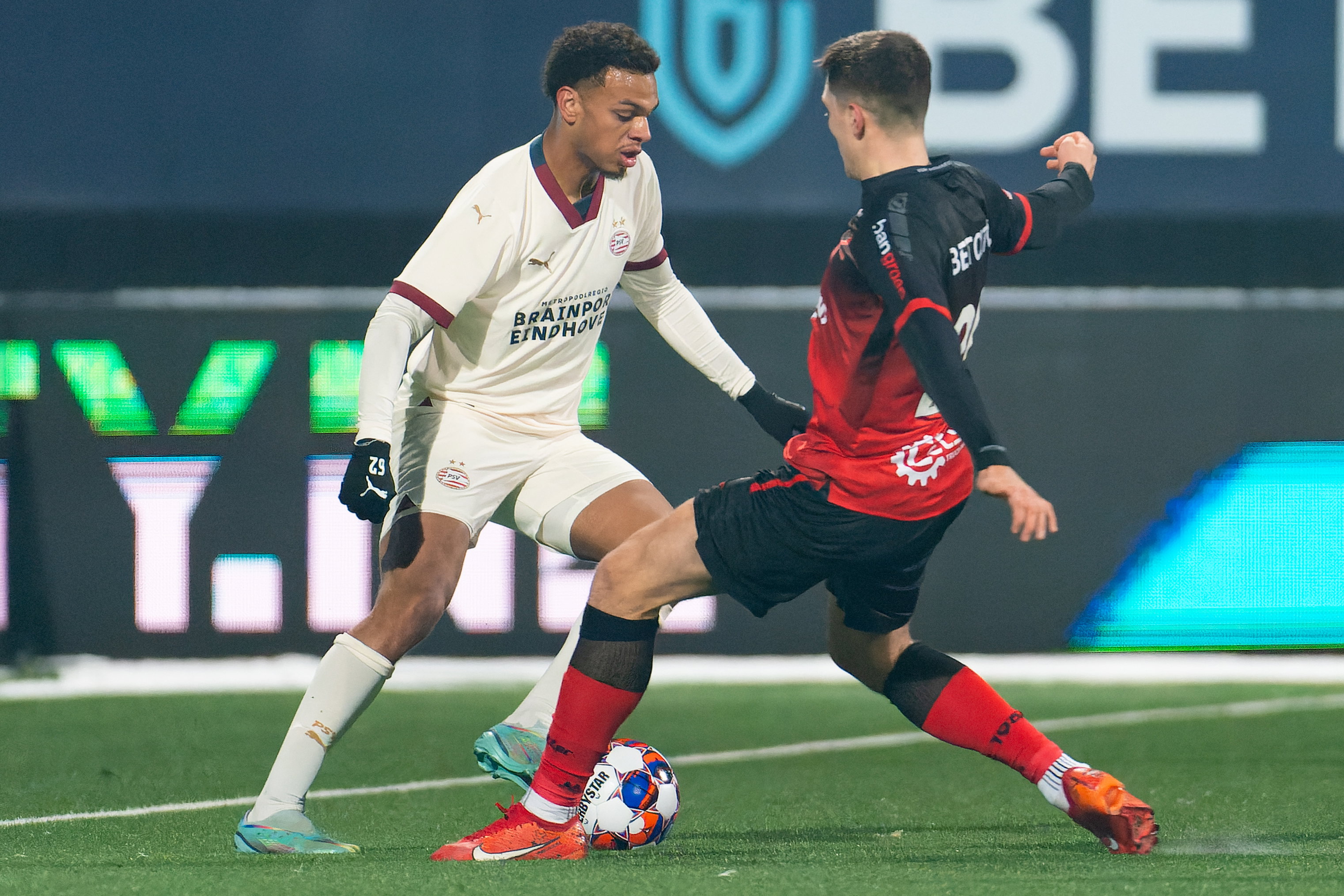 Jevon Simons tegen Helmond Sport