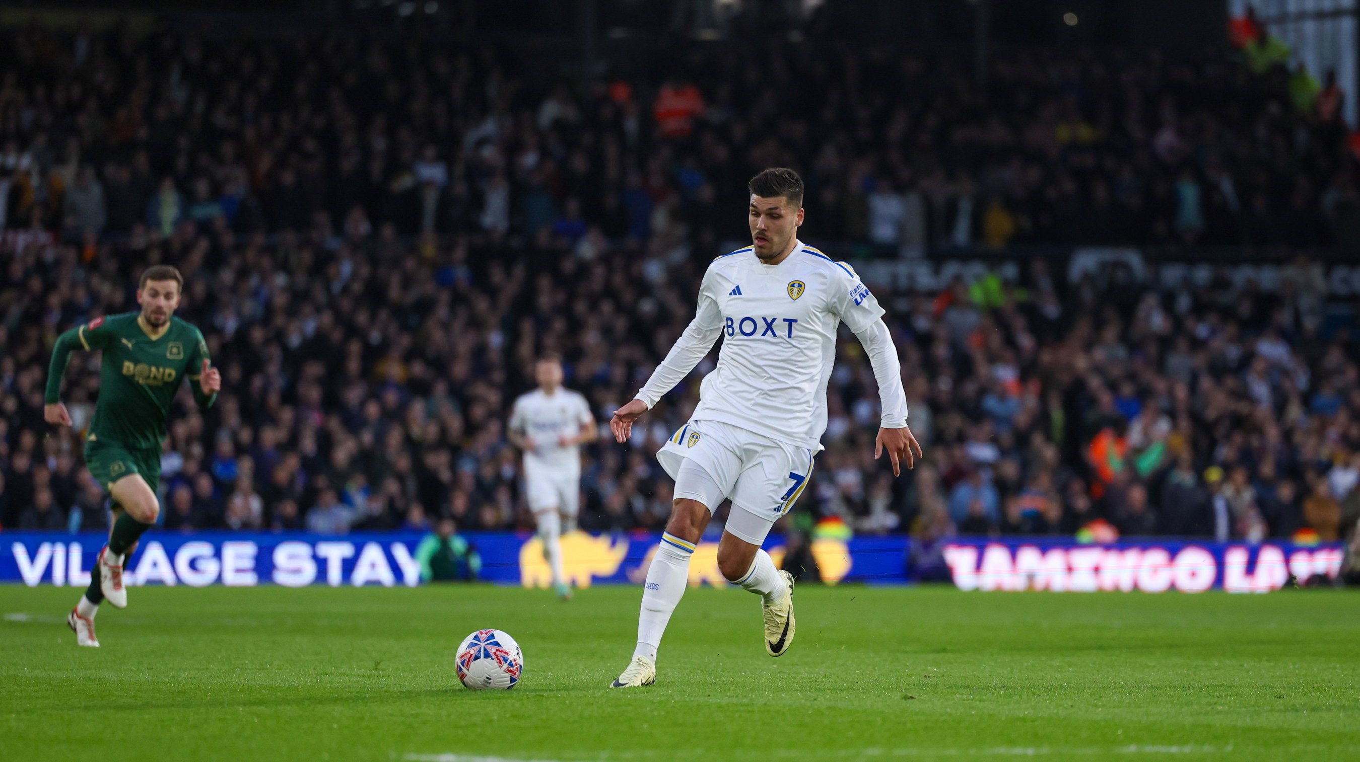 Joel Piroe namens Leeds United