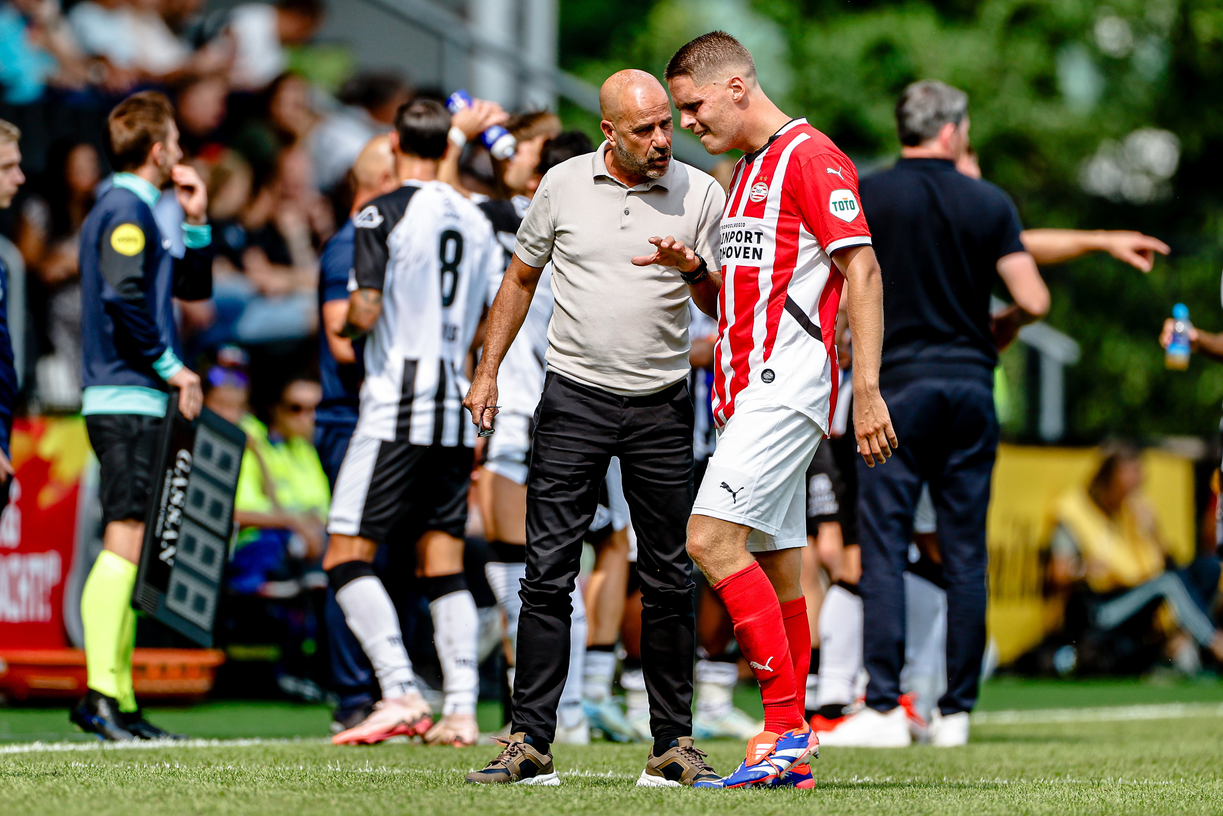 Joey Veerman met Peter Bosz