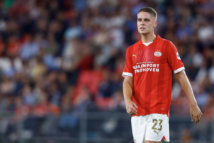 Joey Veerman namens PSV in het Philips Stadion