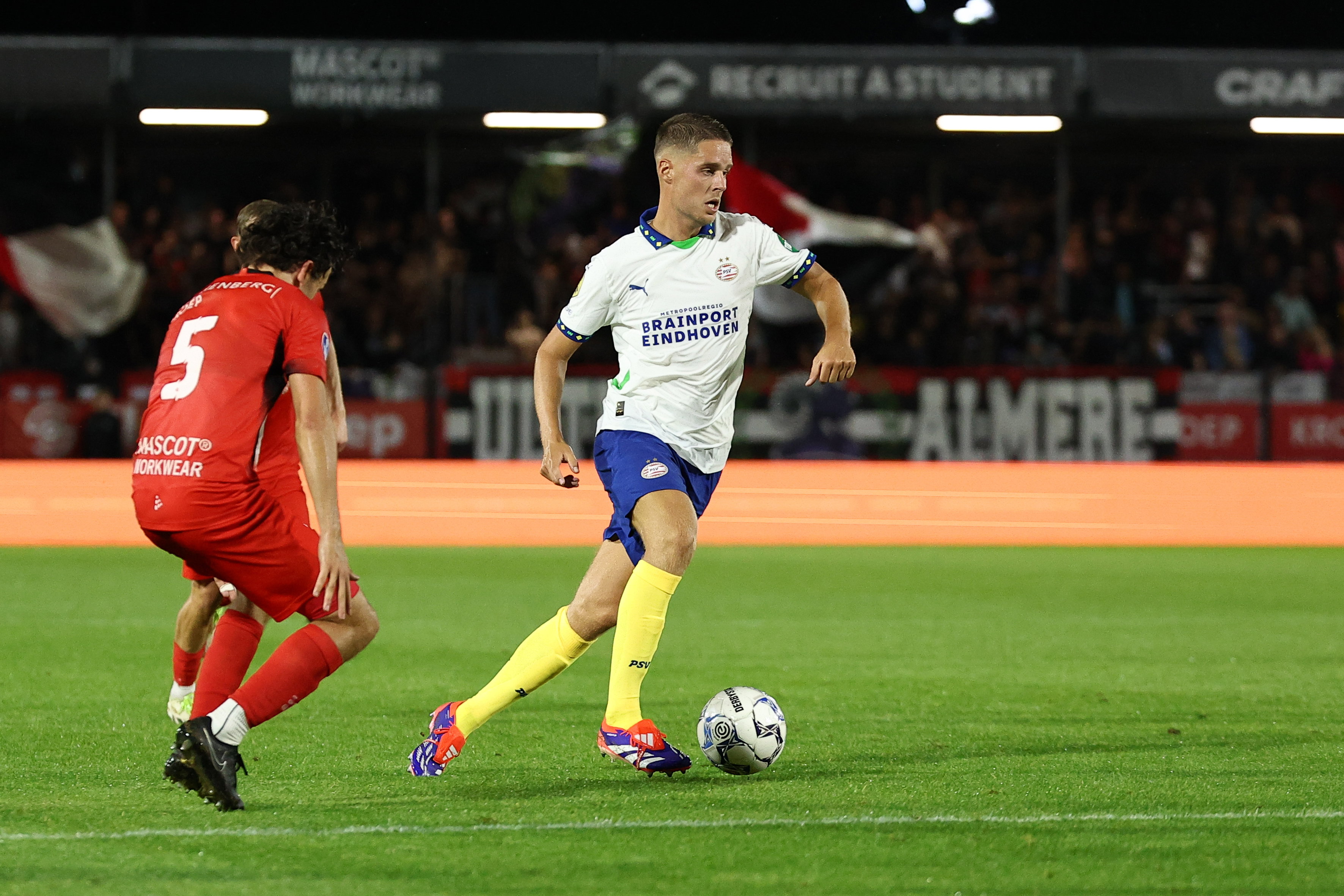 Joey Veerman tegen Almere City FC