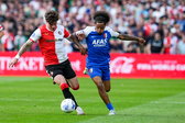 Jordan Bos vecht voor de bal
