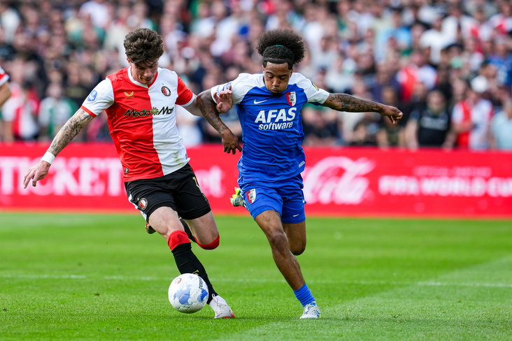 Jordan Bos vecht voor de bal