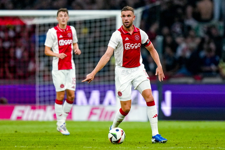 Jordan Henderson met de bal aan de voet