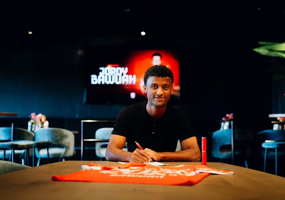 Jordy Bawuah tekent bij FC Twente