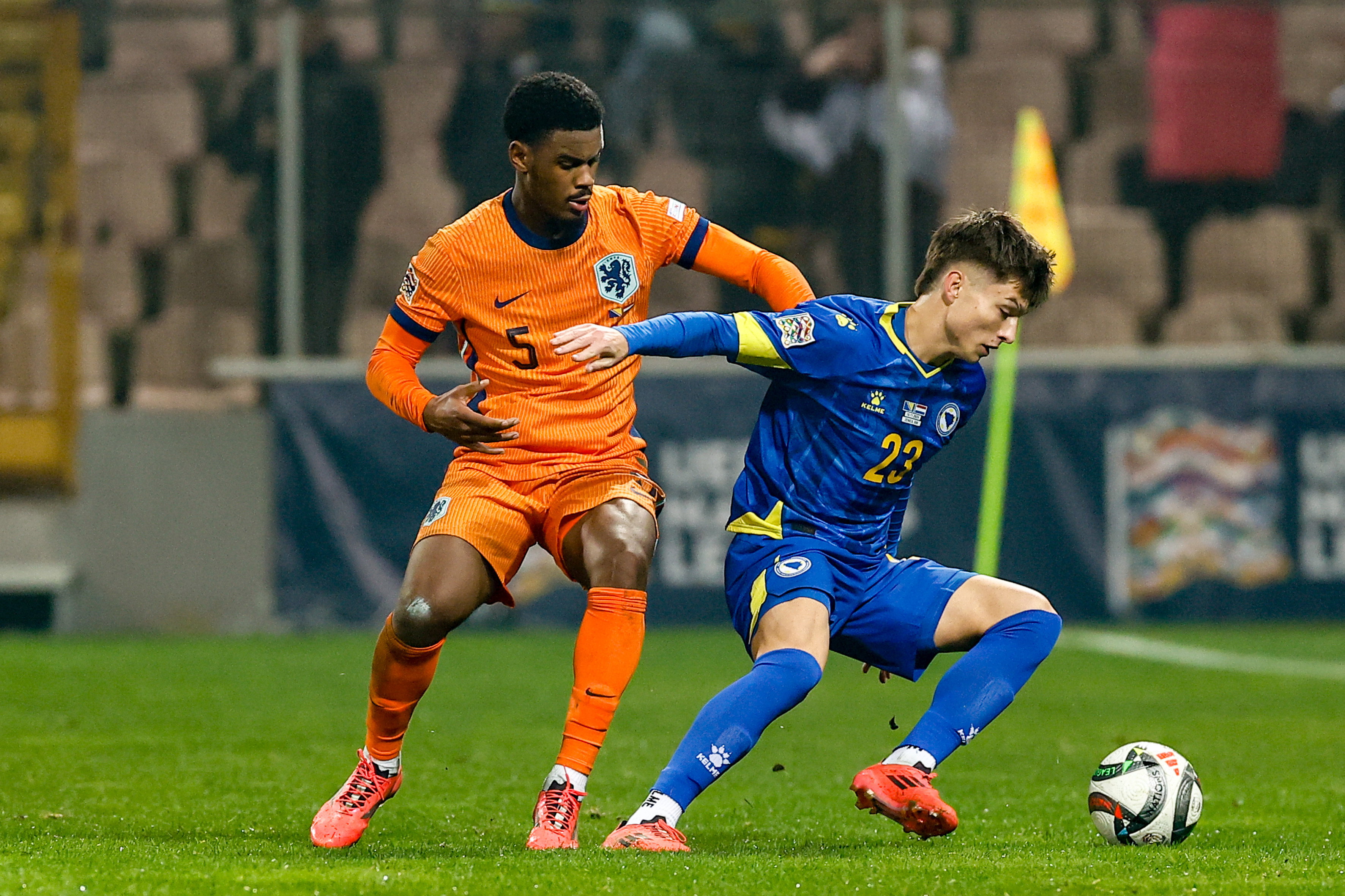Jorrel Hato tegen Bosnie en Herzegovina