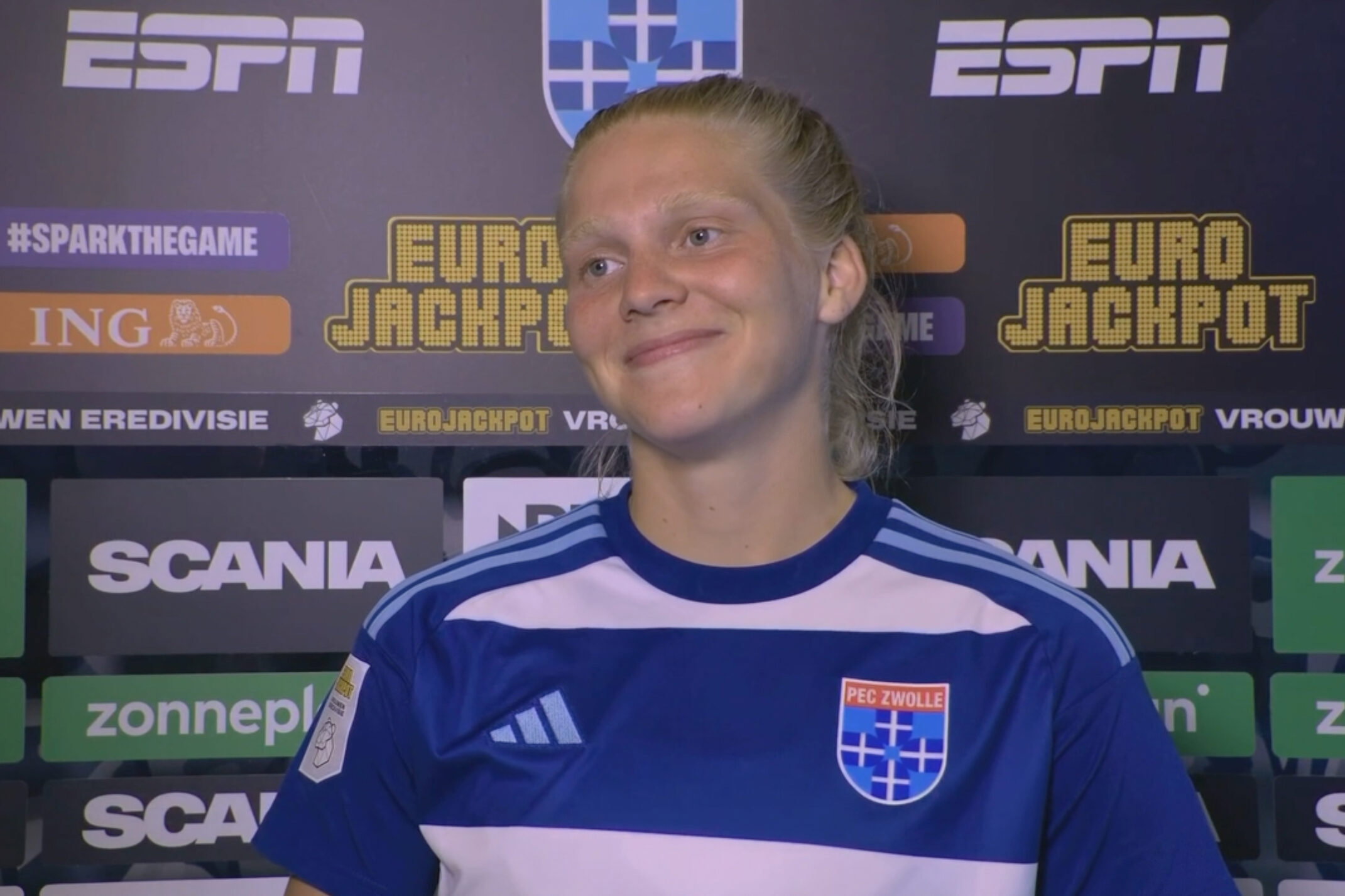 Judith Roosjen (PEC Zwolle) staat ESPN te woord