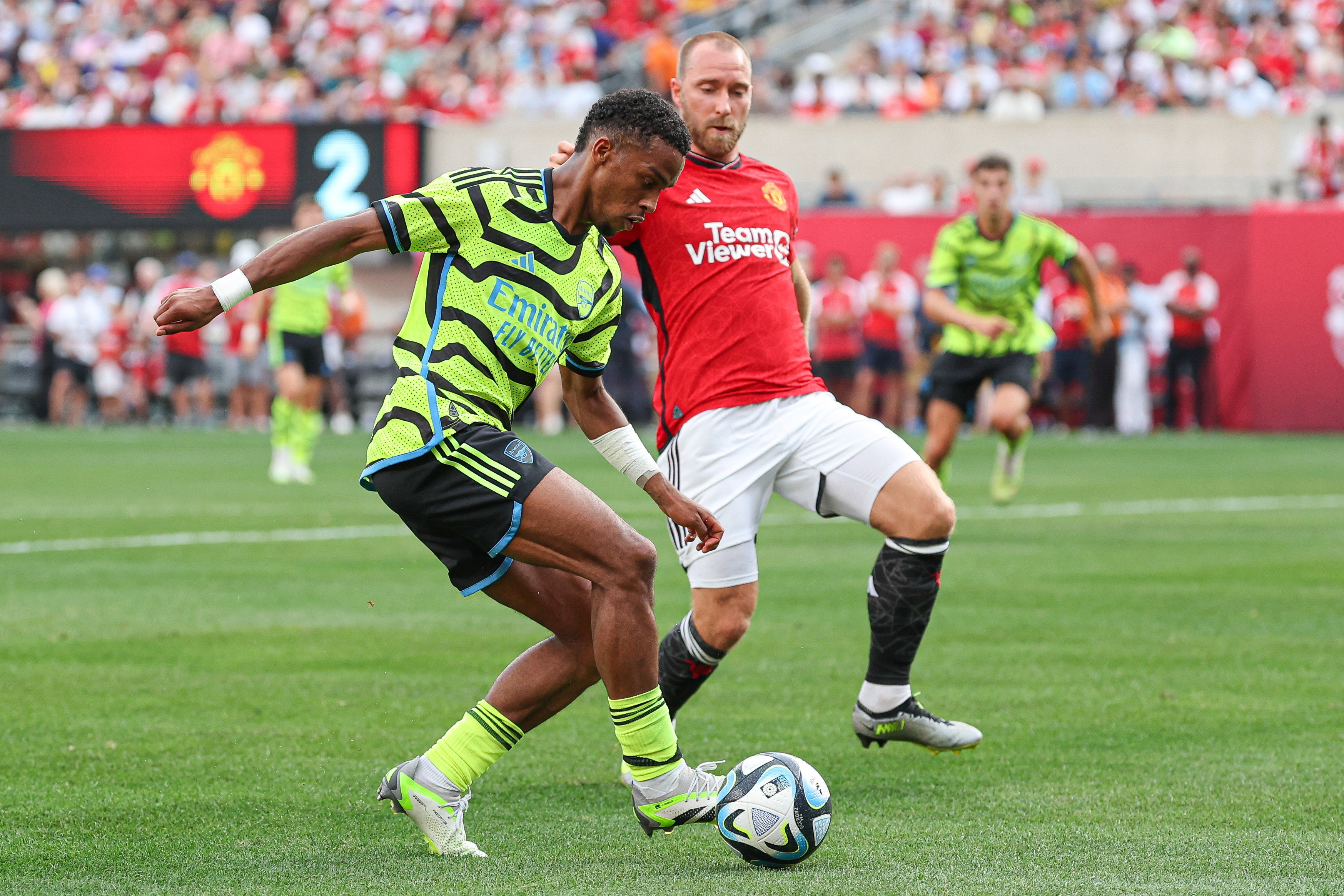 Jurriën Timber met Christian Eriksen