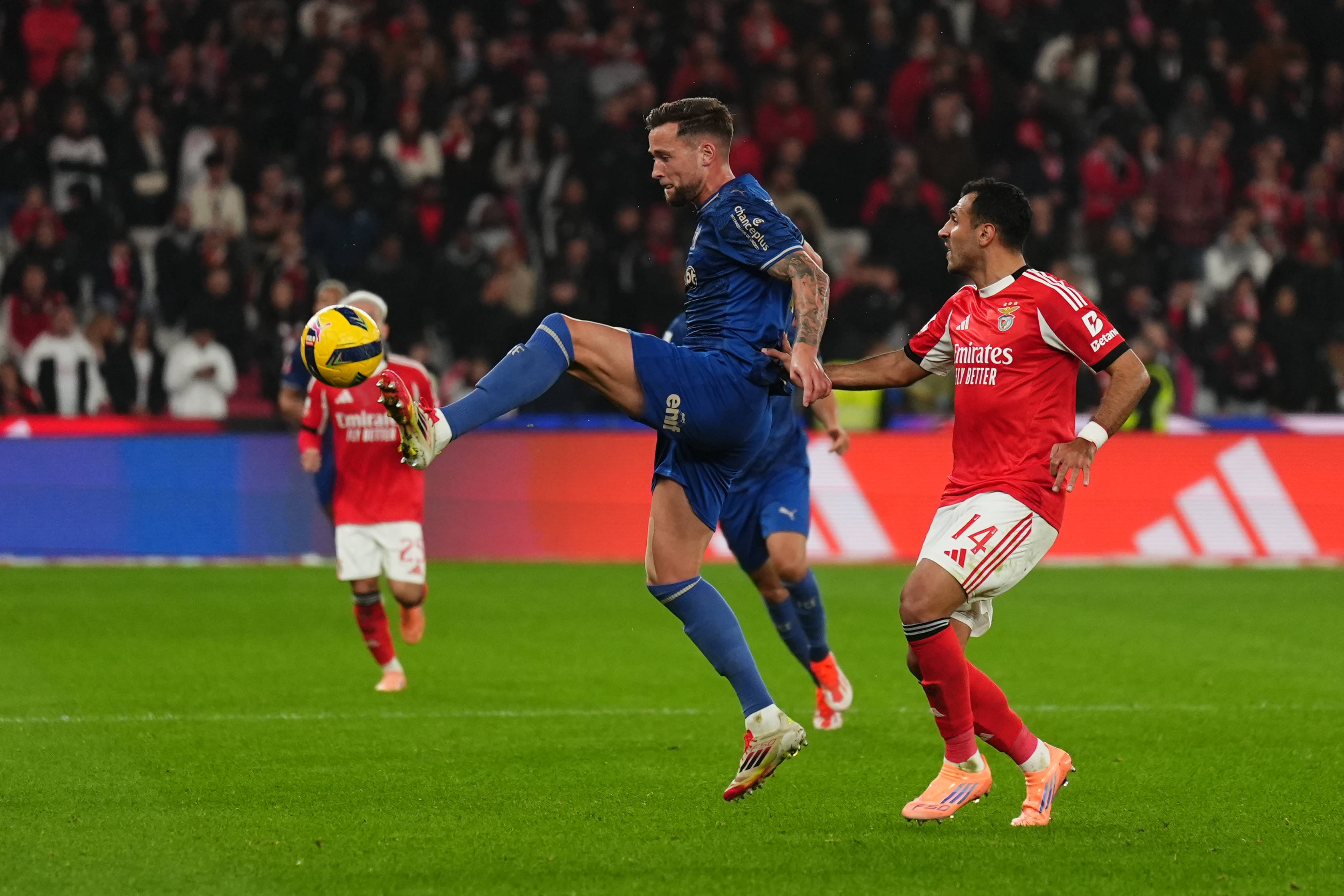 Justin de Haas aan de bal