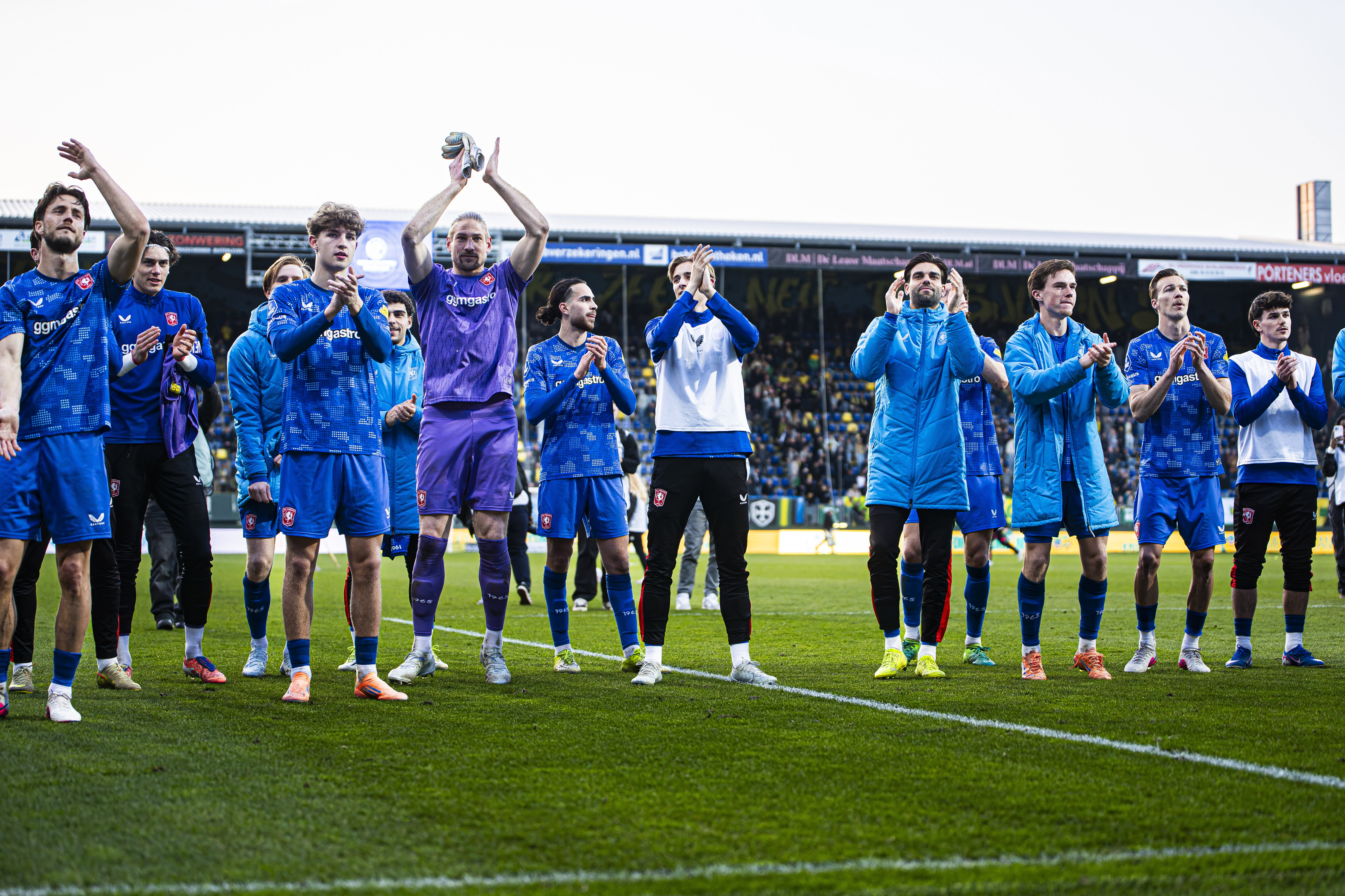 FC Twente-spelers vieren feest met het uitvak