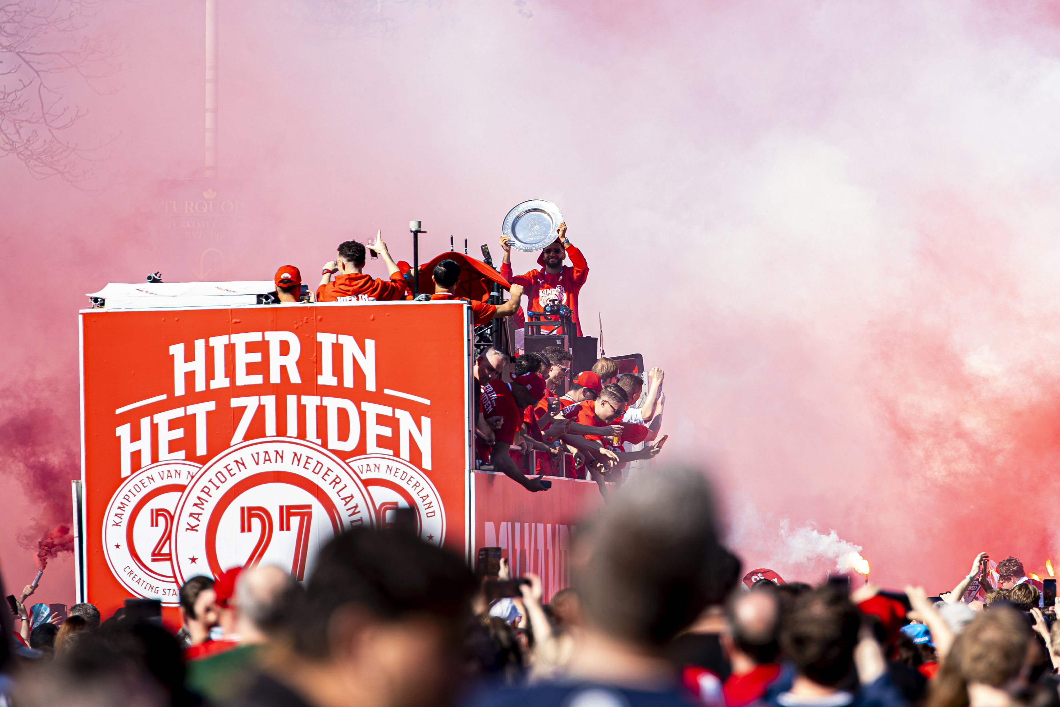 De platte kar tijdens de huldiging van PSV in Eindhoven