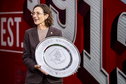 Marianne van Leeuwen met de Super Cup