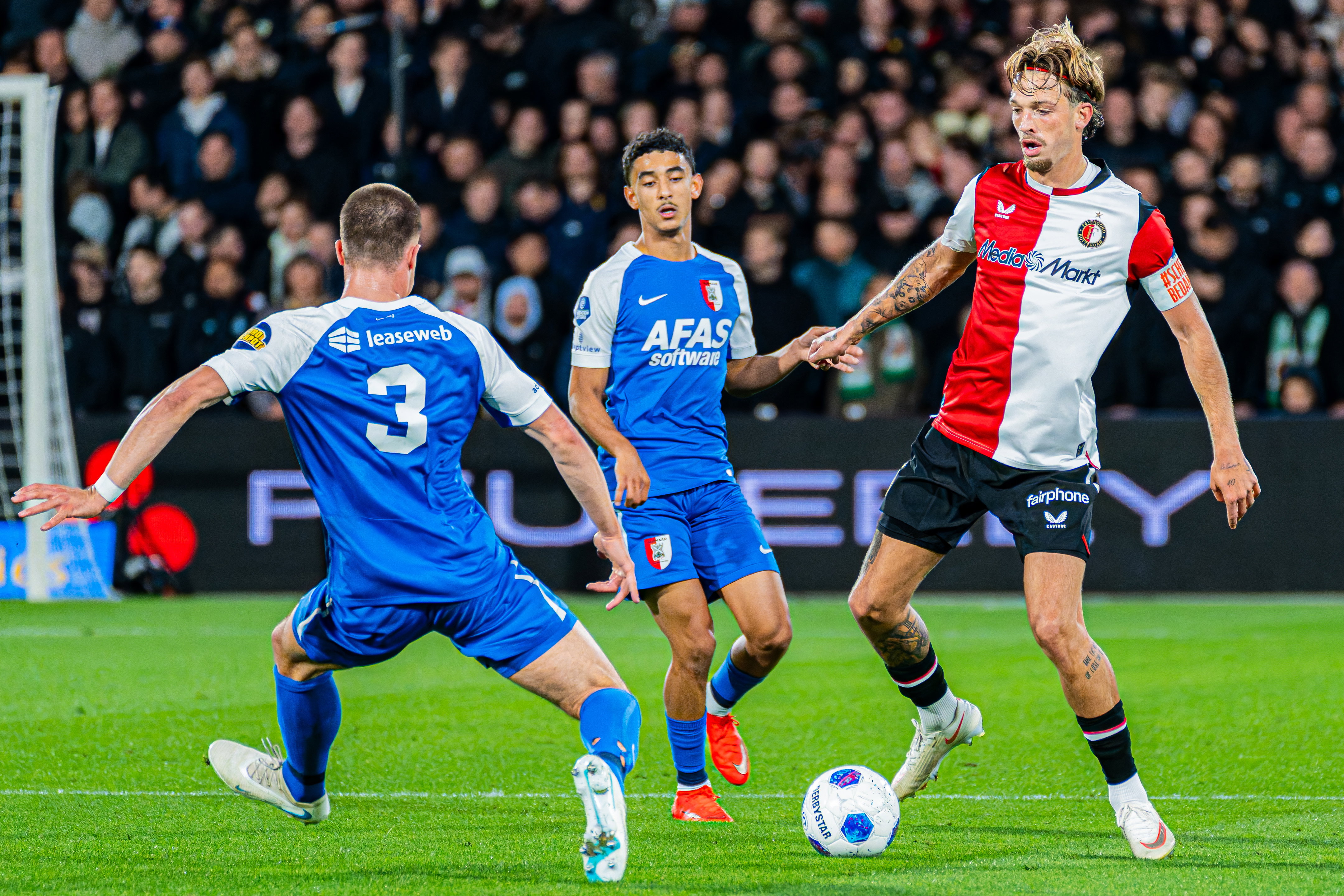 Luciano Valente in actie tegen AZ