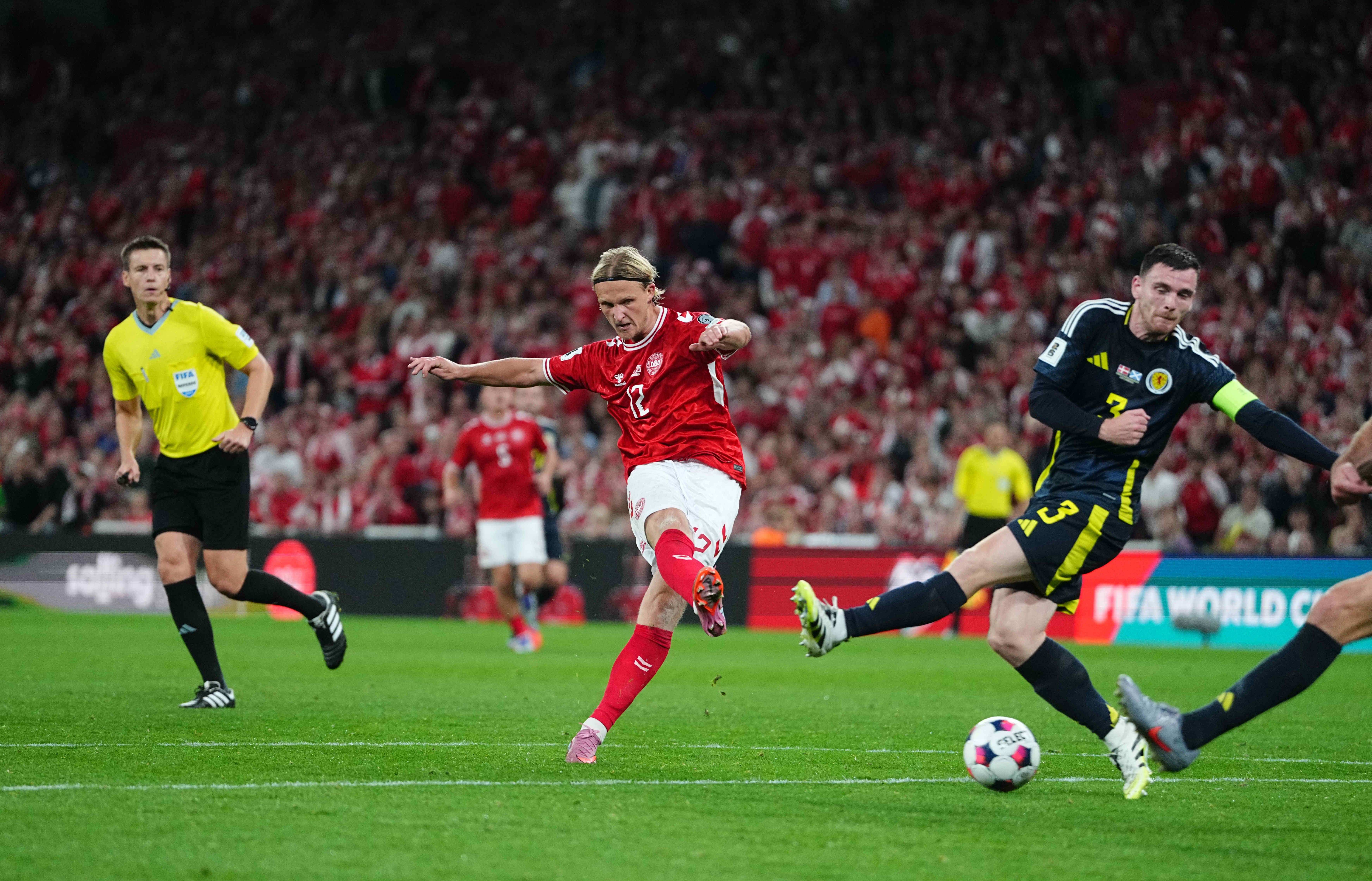 Kasper Dolberg tegen Schotland