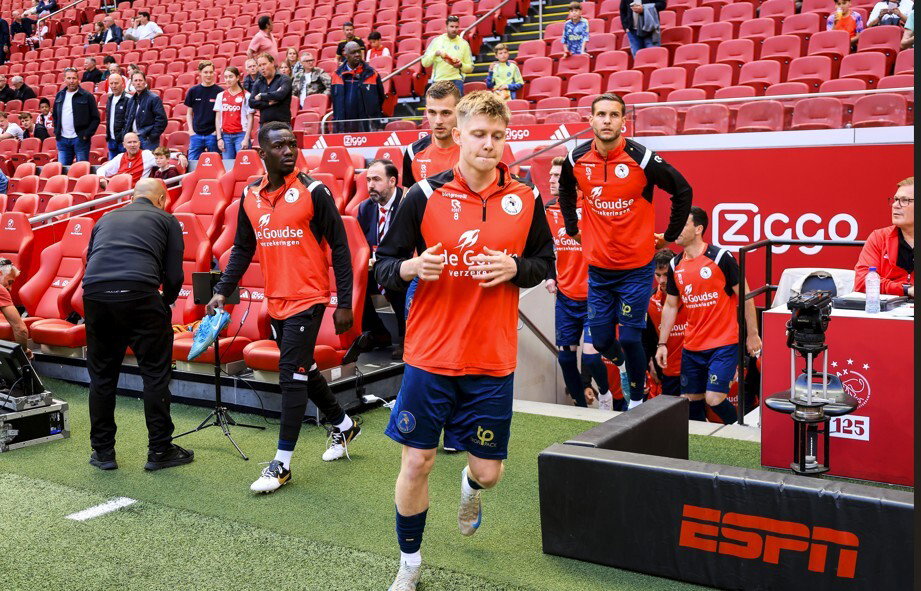 Kristian Hlynsson begint met een warming up