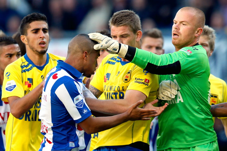 Leonard Nienhuis tegen tijdens de Friese derby tegen SC Heerenveen
