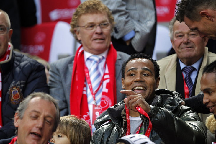 Leonardo Vitor Santiago bij Ajax op de tribune