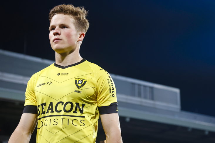 Levi Smans in het shirt van VVV
