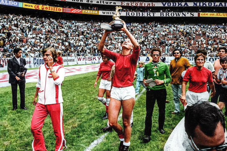 Lis Lene Nielsen met de trofee