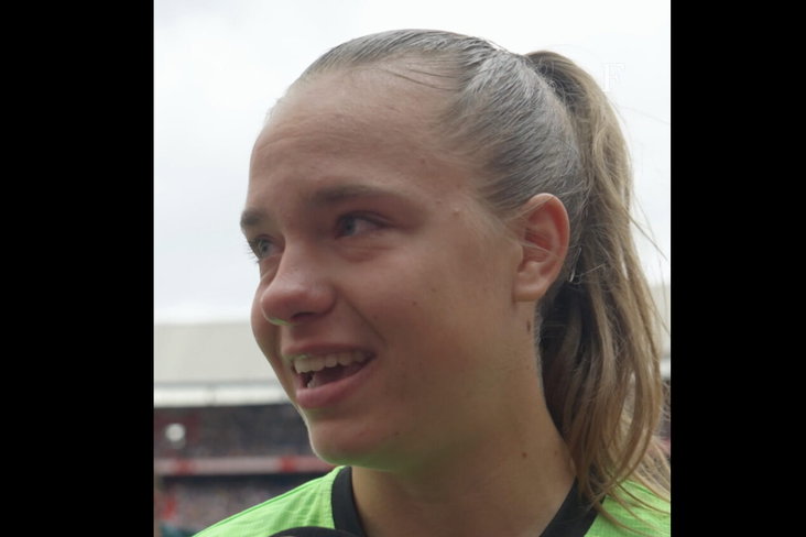Liz Oosting in tranen tijdens Feyenoord Festival