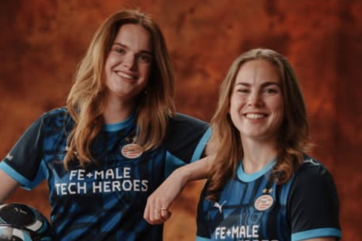 Liz Rijsbergen en Gwyneth Hendriks in het derde tenue van PSV