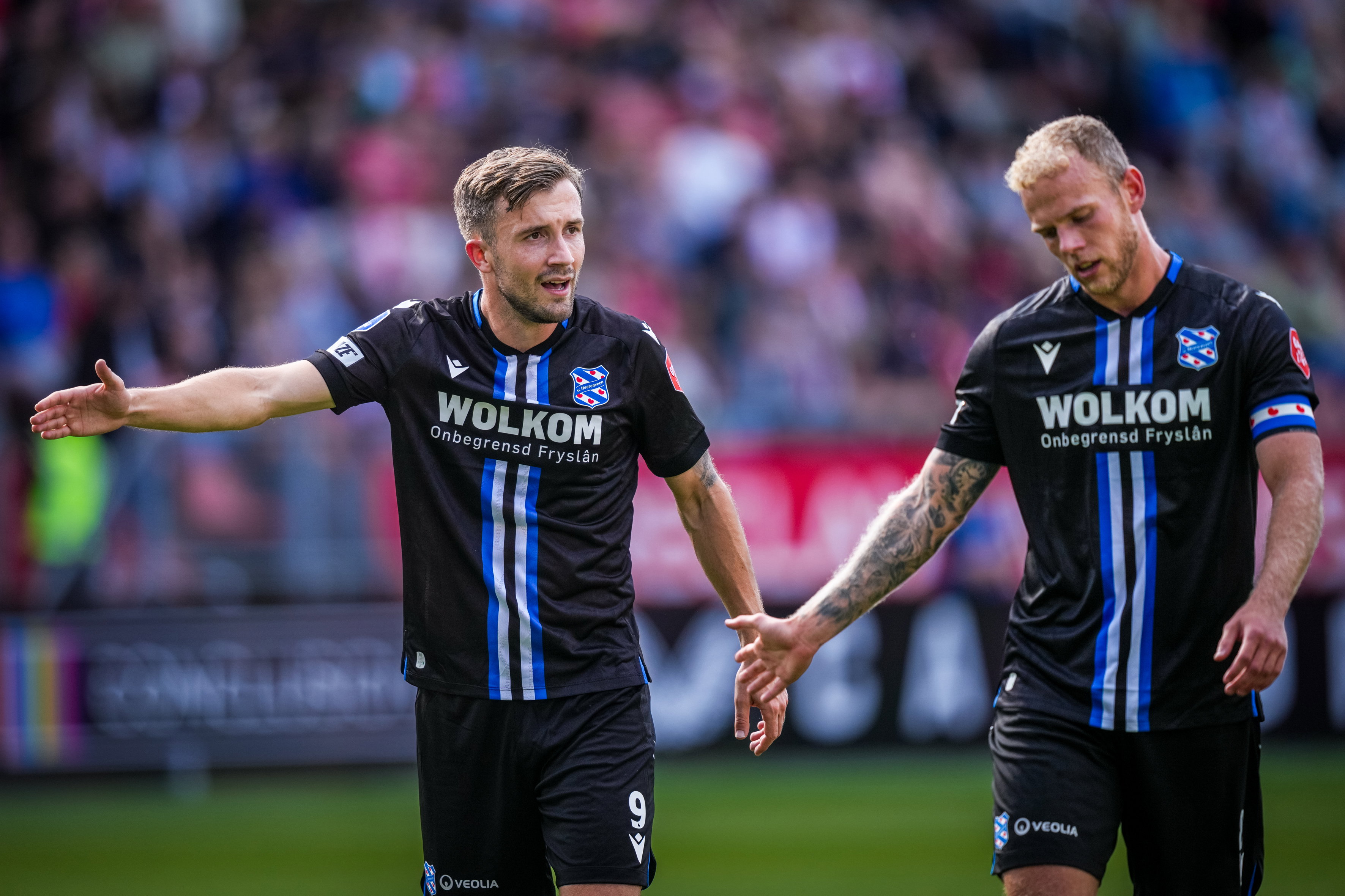 Luuk Brouwers en Dylan Vente balen