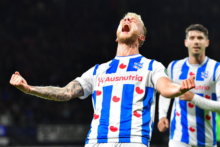Luuk Brouwers schreeuwt het uit na zijn doelpunt tegen Heracles