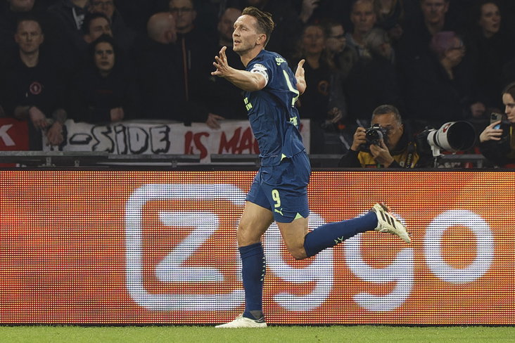 Luuk de Jong na zijn treffer tegen Ajax