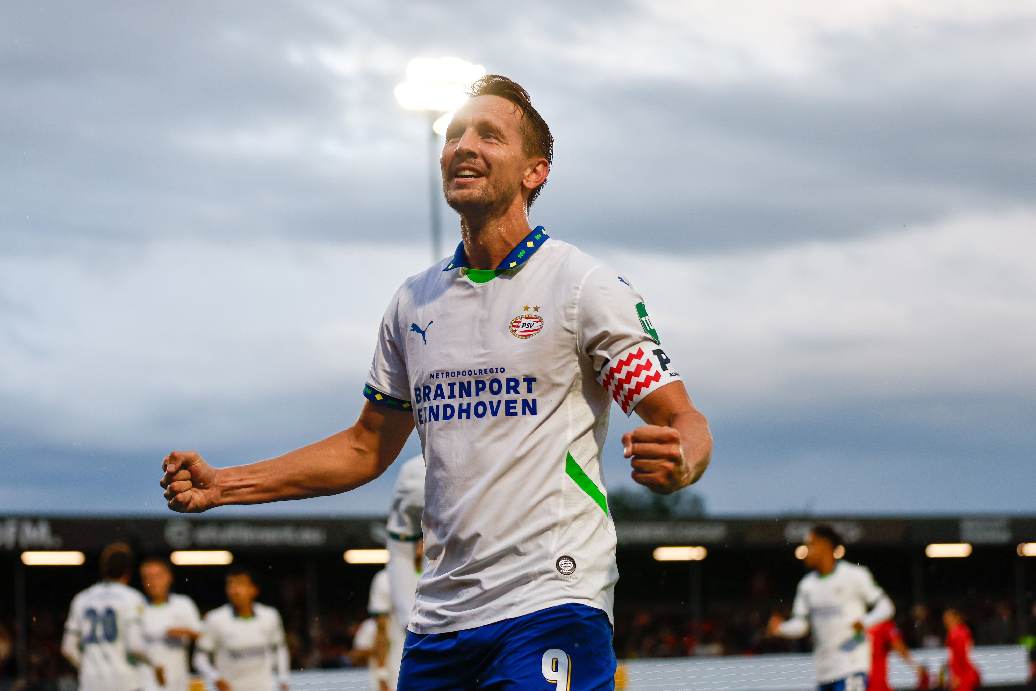 Luuk de Jong scoort tegen Almere City