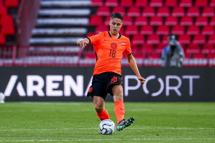 Joey Veerman in actie voor het Nederlands elftal