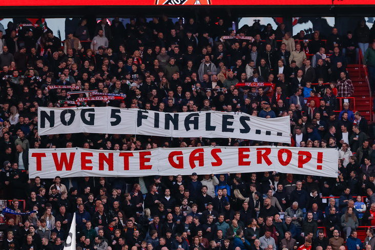 Het spandoek in De Grolsch Veste