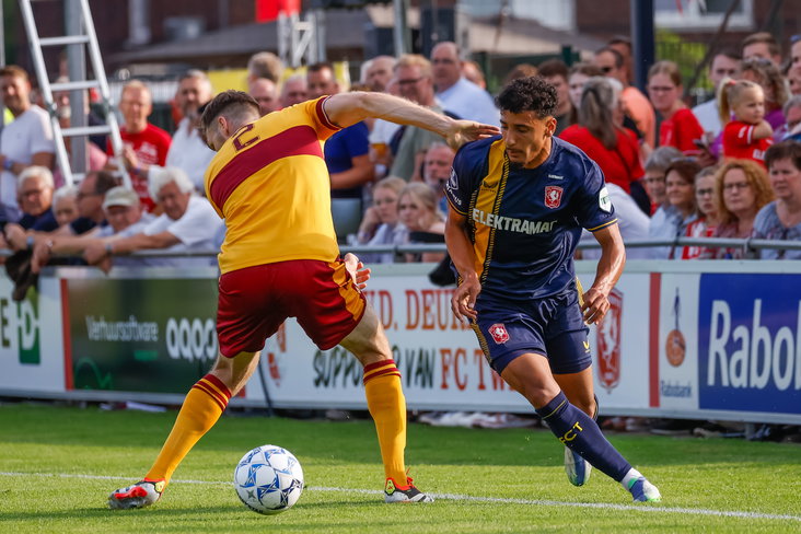 Sayf Ltaief geeft een panna