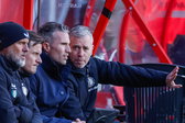 René Hake op de bank naast Robin van Persie