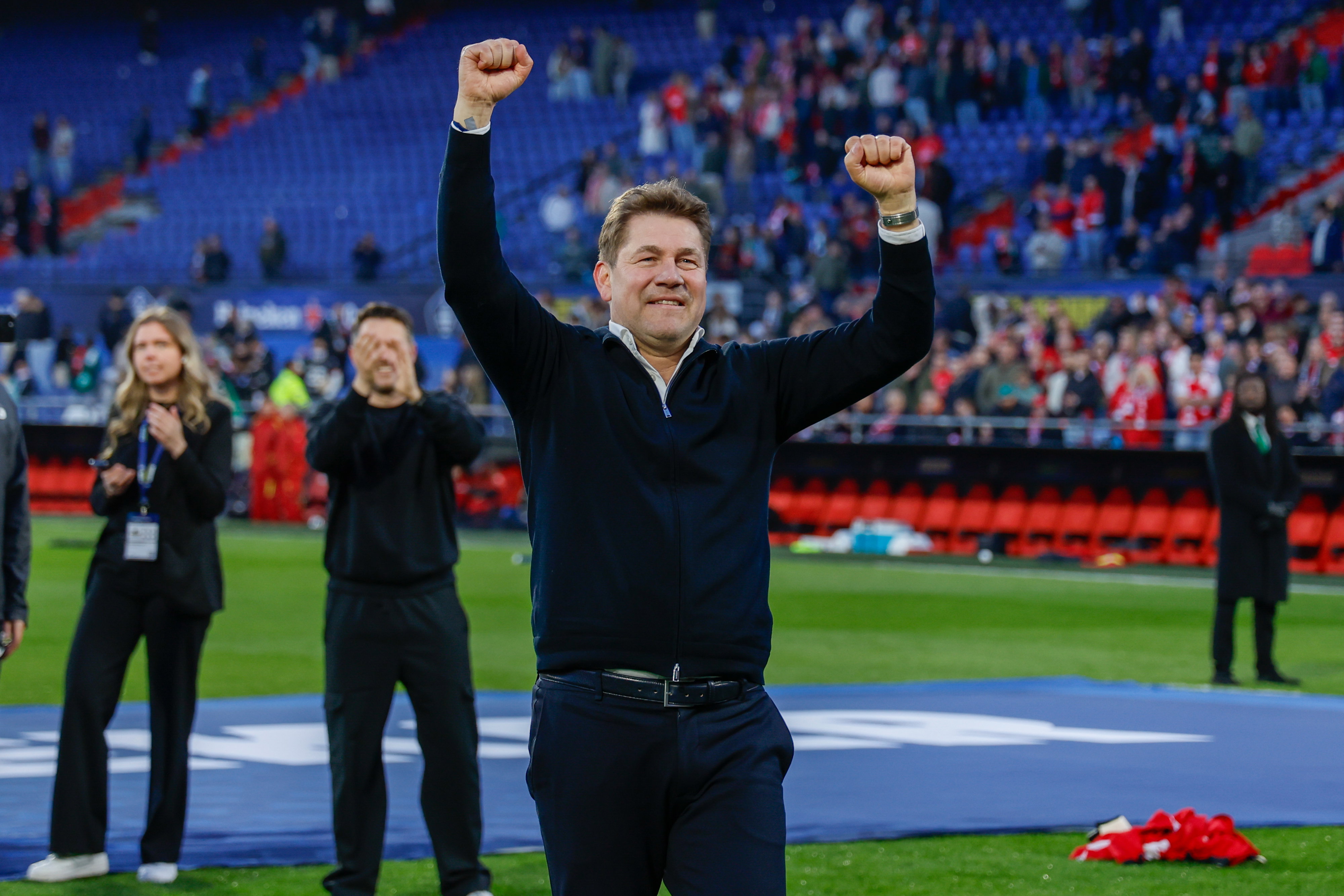 Max Huiberts juicht na de bekerwinst met AZ
